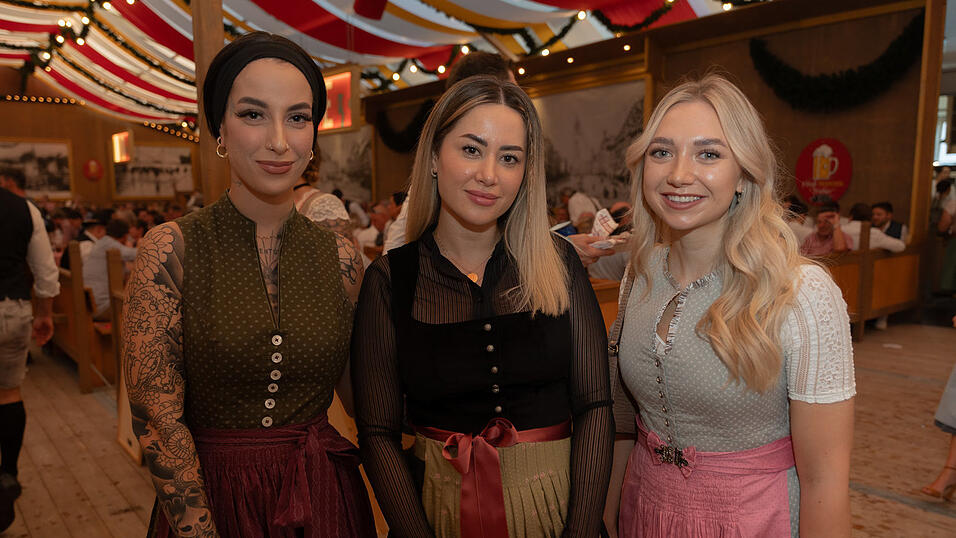 Die Partybilder vom Freitag, 11. August 2023, aus dem Festzelt Krönner. Die Partybilder vom Freitag, 11. August 2023, aus dem Festzelt Krönner.