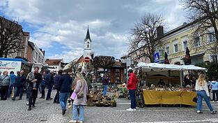 Der Mittefastenmarkt lockte am Sonntag zahlreiche Besucher nach Bad K&ouml;tzting.