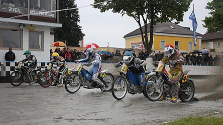 Diesmal soll beim traditionellen Sandbahnrennen in Plattling nichts dazwischenkommen.
