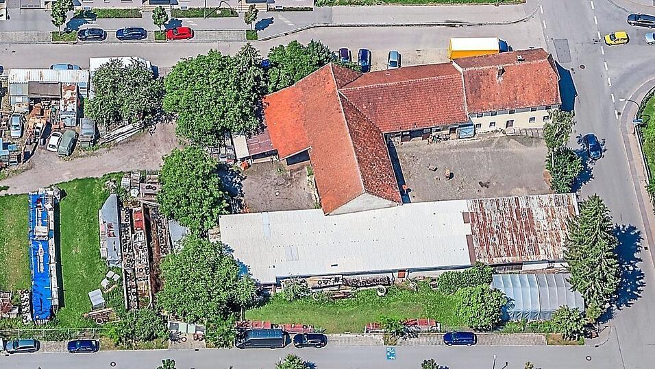 Entlang der Oberen Liebenau (im Bild oben) soll eine Riegelbebauung entstehen, dahinter drei Punkth&auml;user. Nach vielen Kritikpunkten der Anwohner wurde die Planung reduziert.