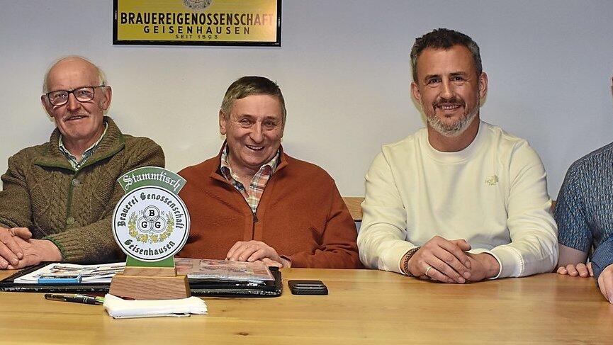 Der neue Festwirt Anton M&uuml;ller (Dritter von rechts) in der Runde der Verantwortlichen der Brauereigenossenschaft Geisenhausen.