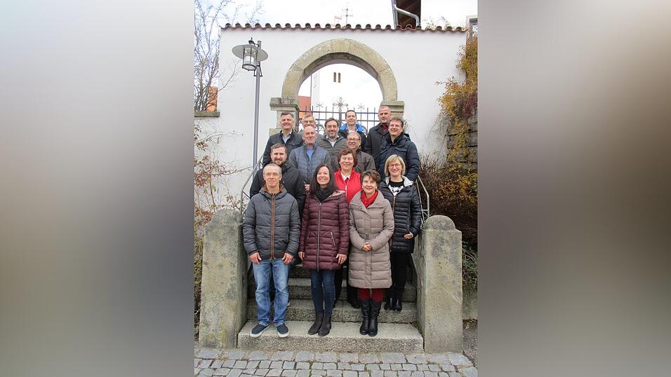 Die Kandidaten der Liste M&uuml;nster freuen sich darauf B&uuml;rgerinteressen im Gemeinderat Steinach zu vertreten. Hintere Reihe von links: Armin Weiser, Lothar Wolff, Andreas Sch&auml;fer, Martin Hahn, Roman Weiser; mittlere Reihe von links: Thomas Urban, Stefan Heller, Josef Wagner, Andreas Wohner; vordere Reihe (von links): Manfred Schreiner, Sylvia Jobst, Brunhilde Schwarz, Regina Wildner-Gruber, Dr. Martina Wolff (es fehlen Helmut Feldmann und Christian Luttner).