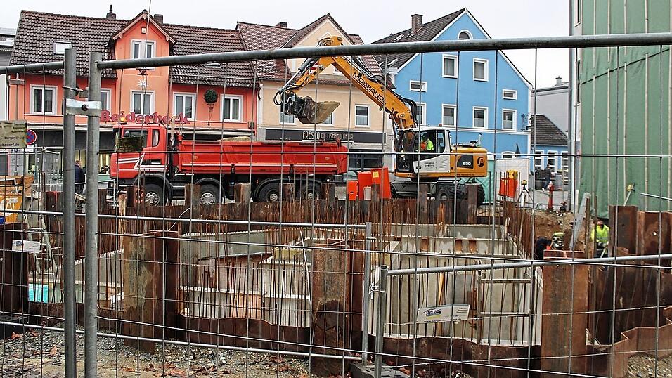 Beim Neubau des Wohn- und Gesch&auml;ftshauses in der Fischerei liegt man voll im Plan.