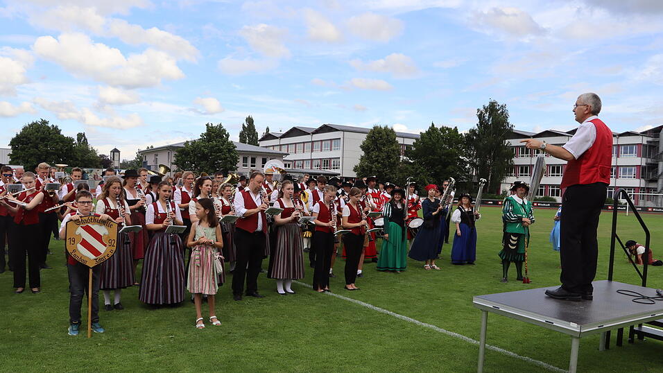 Am Freitag startete das Landauer Volksfest.