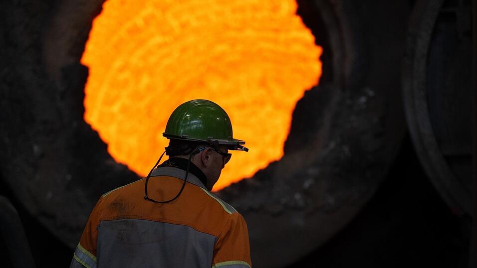 Branche in der Krise: Gestiegene Energiepreise, Billigimporte vor allem aus China, Kosten für den Umbau hin zu einer klimafreundlicheren Stahlproduktion sowie hohe US-Zölle bereiten der Stahlindustrie Probleme. (Archivbild) Branche in der Krise: Gestiegene Energiepreise, Billigimporte vor allem aus China, Kosten für den Umbau hin zu einer klimafreundlicheren Stahlproduktion sowie hohe US-Zölle bereiten der Stahlindustrie Probleme. (Archivbild)