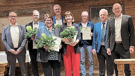 Sie wurden f&uuml;r ihre Mitarbeit im Vertrieb gew&uuml;rdigt.