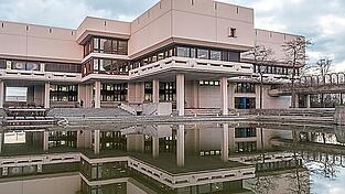 Das Sommersemester an der Universität Regensburg hat begonnen. Wie verlief die erste Woche mit rein digitalen Lehrangeboten? Das Sommersemester an der Universität Regensburg hat begonnen. Wie verlief die erste Woche mit rein digitalen Lehrangeboten?