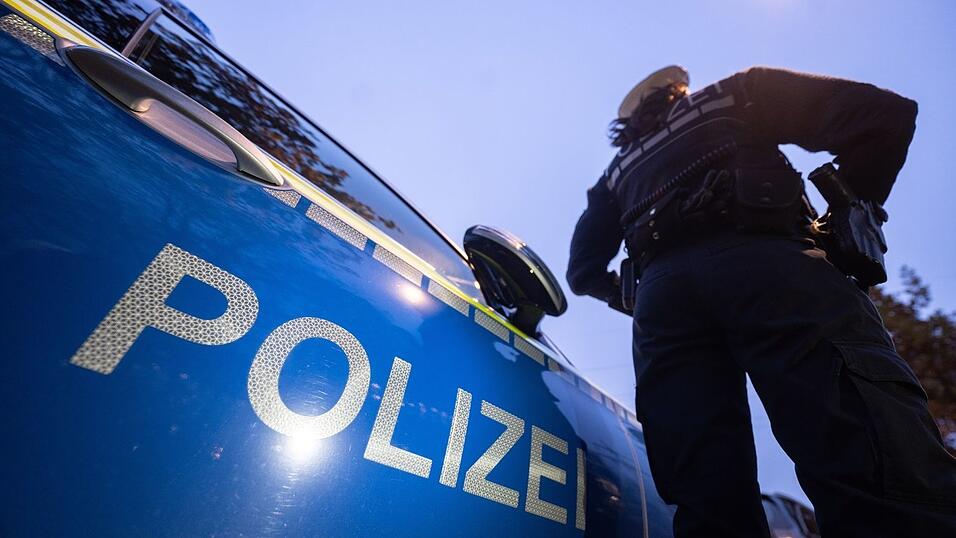 Die Polizei stellte mehrere Handys, Computer und Festplatten sicher. (Symbolbild) Die Polizei stellte mehrere Handys, Computer und Festplatten sicher. (Symbolbild)