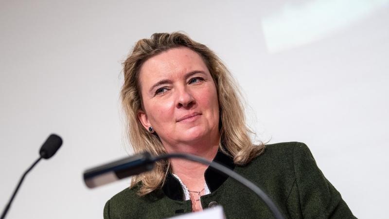 Man wolle den Radverkehr in Bayern mit frischen Ideen voranbringen, sagte Bayerns Verkehrsministerin Kerstin Schreyer (CSU). (Archivbild) Man wolle den Radverkehr in Bayern mit frischen Ideen voranbringen, sagte Bayerns Verkehrsministerin Kerstin Schreyer (CSU). (Archivbild)