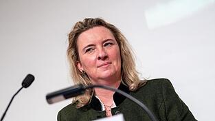Man wolle den Radverkehr in Bayern mit frischen Ideen voranbringen, sagte Bayerns Verkehrsministerin Kerstin Schreyer (CSU). (Archivbild) Man wolle den Radverkehr in Bayern mit frischen Ideen voranbringen, sagte Bayerns Verkehrsministerin Kerstin Schreyer (CSU). (Archivbild)