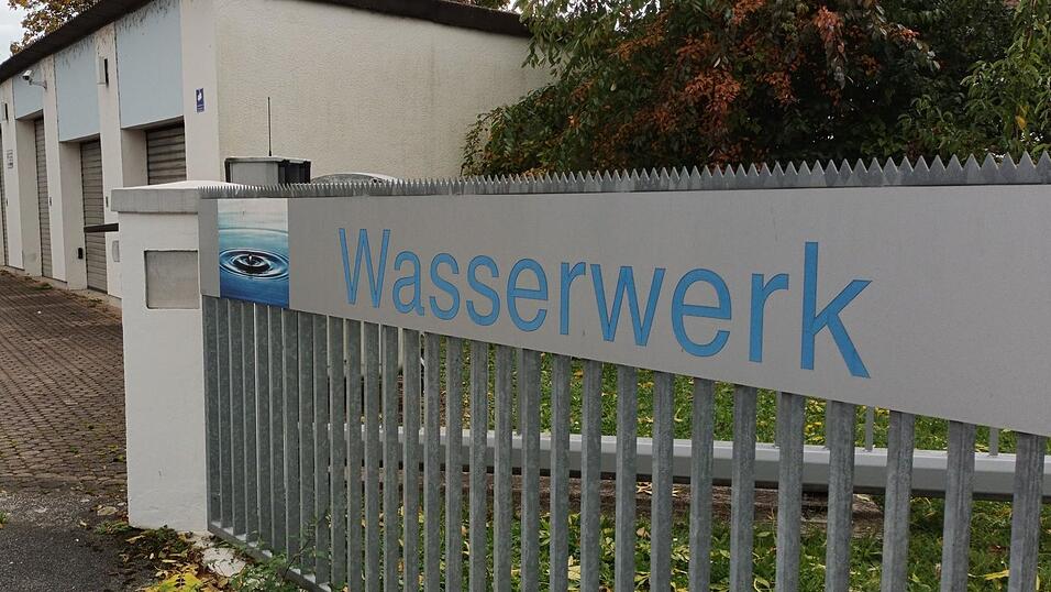 Statt neun Millionen Liter Wasser, wie an einem durchschnittlichen Tag, verbrauchen die Straubinger derzeit 12,5 Millionen Liter. Statt neun Millionen Liter Wasser, wie an einem durchschnittlichen Tag, verbrauchen die Straubinger derzeit 12,5 Millionen Liter.
