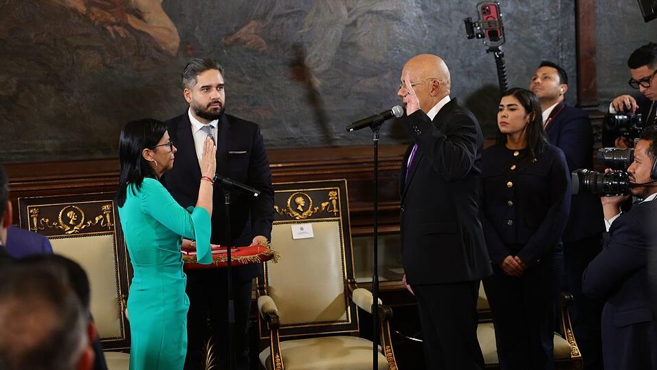 Die Nachfolgerin des von den USA festgenommenen Staatschefs Maduros, Rodríguez, legte ihren Amtseid ab. Die Nachfolgerin des von den USA festgenommenen Staatschefs Maduros, Rodríguez, legte ihren Amtseid ab.