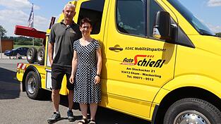 Gerhard und Edeltraud Schie&szlig;l konzentrieren sich k&uuml;nftig voll und ganz auf den Werkstattbetrieb. Den bew&auml;hrten Pannendienst gibt es ab 1. Juli nur noch tags&uuml;ber.