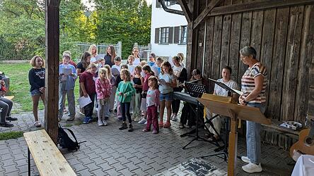 Die Kinder und Jugendlichen gestalteten den Abendgottesdienst. Die Kinder und Jugendlichen gestalteten den Abendgottesdienst.