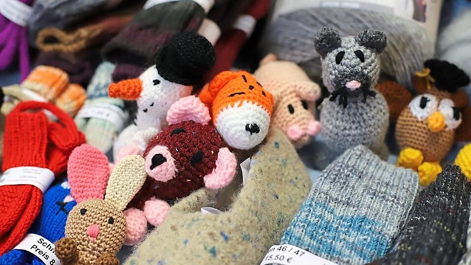 Süße Stofftierchen lockten vor allem die kleinen Besucher. Süße Stofftierchen lockten vor allem die kleinen Besucher.