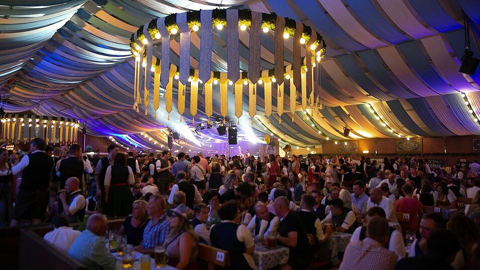 Die Partybilder vom Freitag, 12. August 2022, aus dem Festzelt Wenisch.