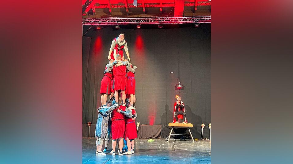 Die Walhalla Acrobats als Ritter. Die Walhalla Acrobats als Ritter.