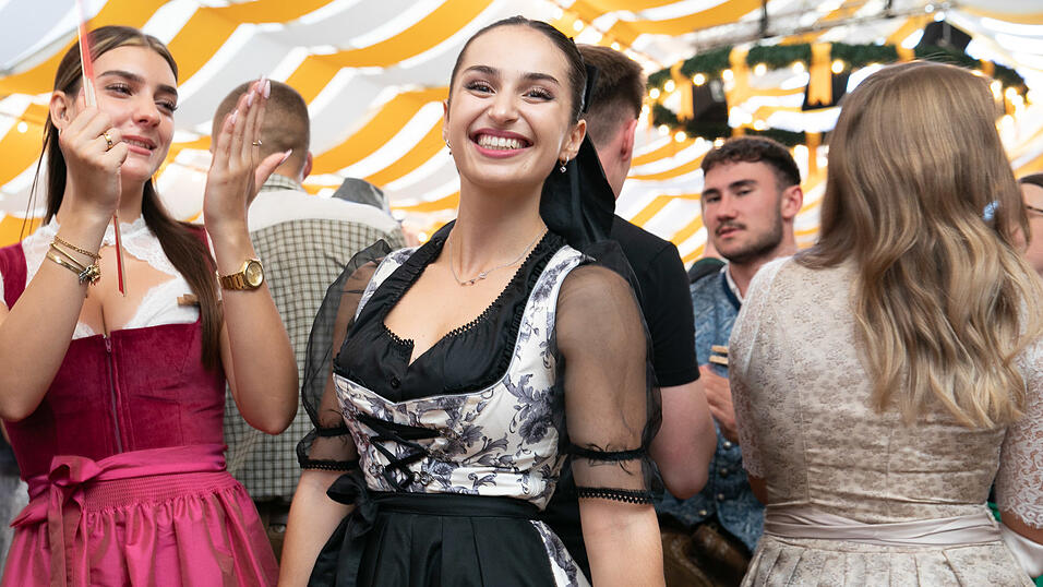 Das sind die Partybilder vom Dienstag, 12. August, aus dem Festzelt Nothaft. Das sind die Partybilder vom Dienstag, 12. August, aus dem Festzelt Nothaft.