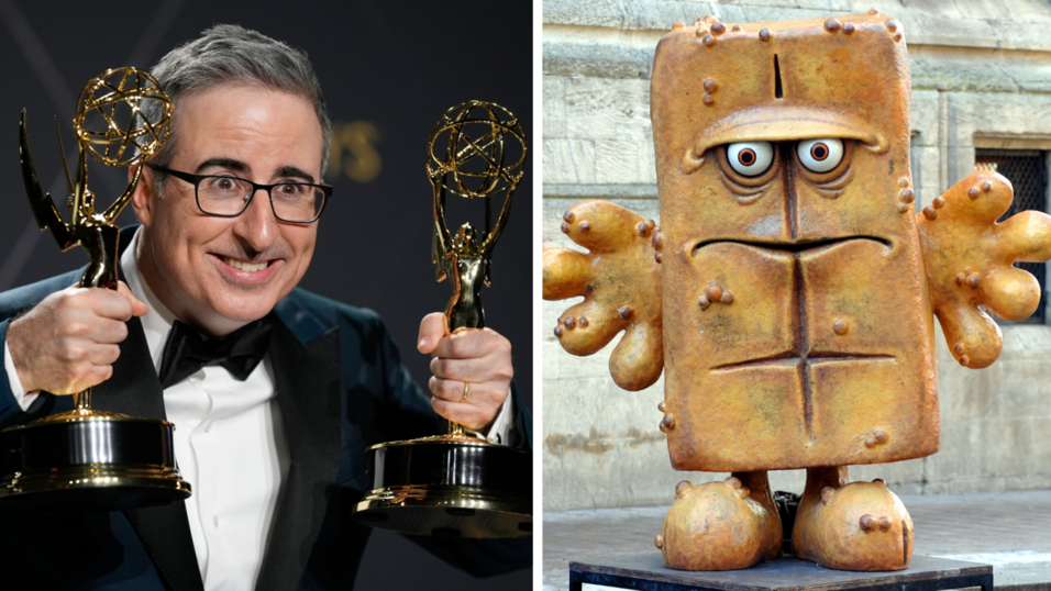 Moderator John Oliver und „Bernd das Brot“.