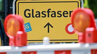 Eine Reform des Telekommunikationsgesetzes soll den Glasfaserausbau bis in die Wohnungen beschleunigen. (Symbolbild)