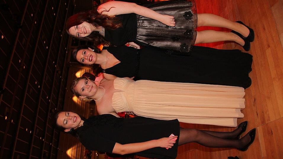 Die Bilder vom Abschlussball der Tanzschule Seidel in der Fraunhofer-Halle am 28. November. Die Bilder vom Abschlussball der Tanzschule Seidel in der Fraunhofer-Halle am 28. November.