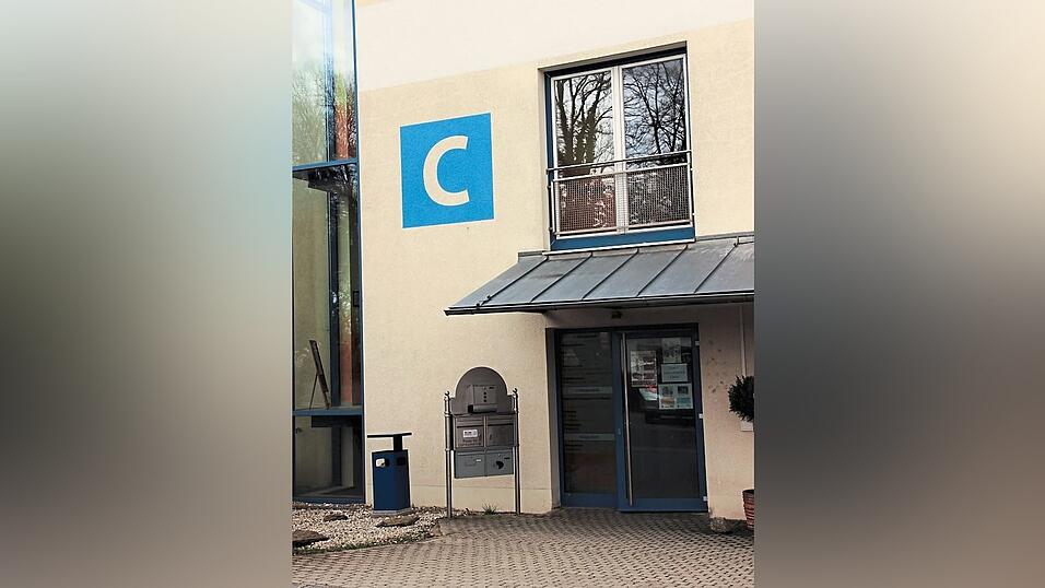 Dr. Silvia Fleischmann findet nicht genug Sprechstundenhilfen - die Praxis in Furth muss daher schließen. Dr. Silvia Fleischmann findet nicht genug Sprechstundenhilfen - die Praxis in Furth muss daher schließen.