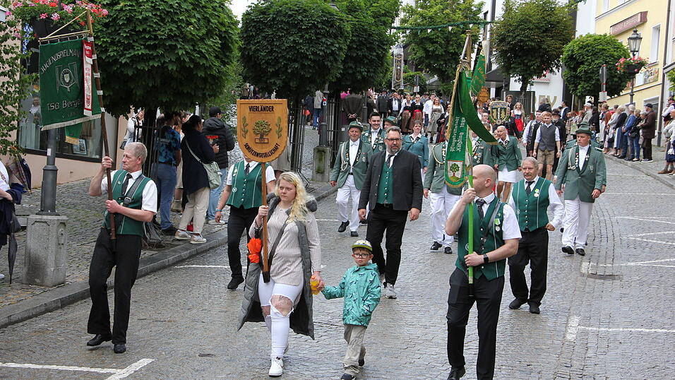 Das war der Bierzelteinzug beim Bad Kötztinger Pfingstvolksfest 2025. Das war der Bierzelteinzug beim Bad Kötztinger Pfingstvolksfest 2025.