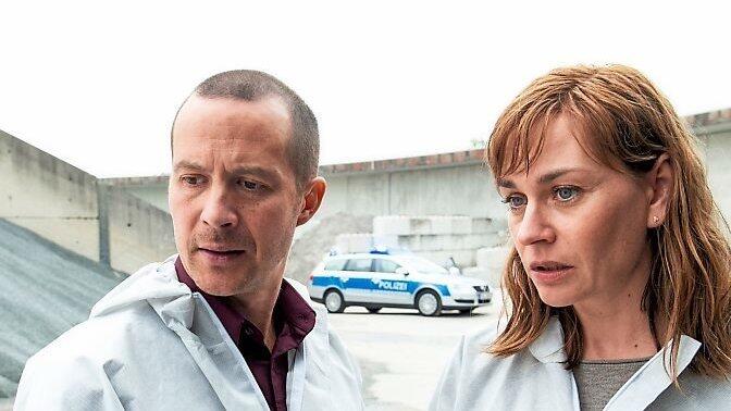 Rupert (Barnaby Metschurat) und Ann Kathrin Klaasen (Christiane Paul) m&uuml;ssen einen Serienm&ouml;rder aufhalten.