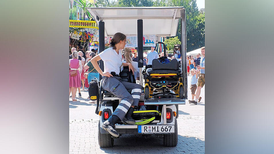 Das BRK im Einsatz auf dem Festplatz.