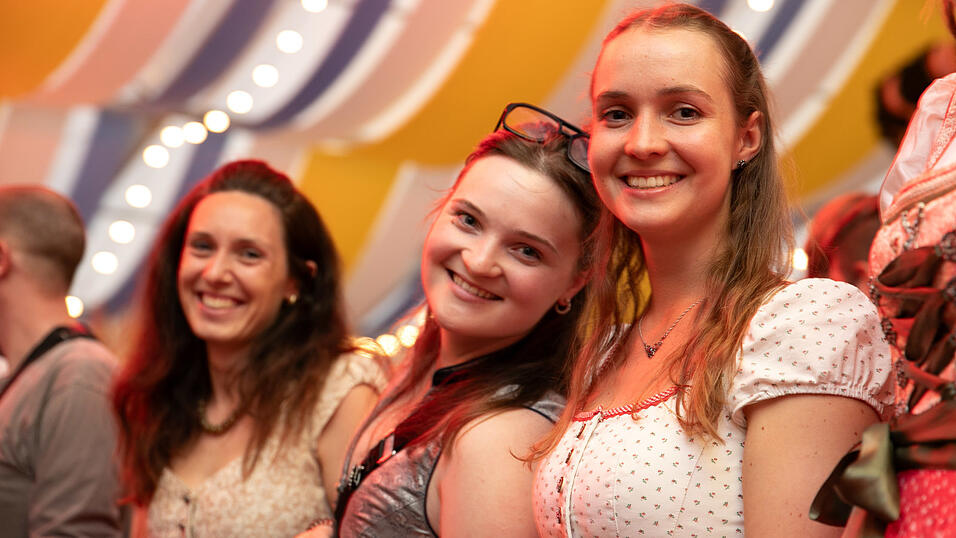 Die Partybilder vom Montag, 18. August, aus dem Festzelt Reisinger. Die Partybilder vom Montag, 18. August, aus dem Festzelt Reisinger.