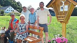 Die „IG Steg“ am historischen Platz beim frisch restaurierten Marterl. Die „IG Steg“ am historischen Platz beim frisch restaurierten Marterl.
