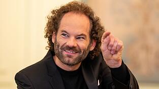 Maxi Schafroth leiht dem frechen Kobold Pumuckl seine Stimme.