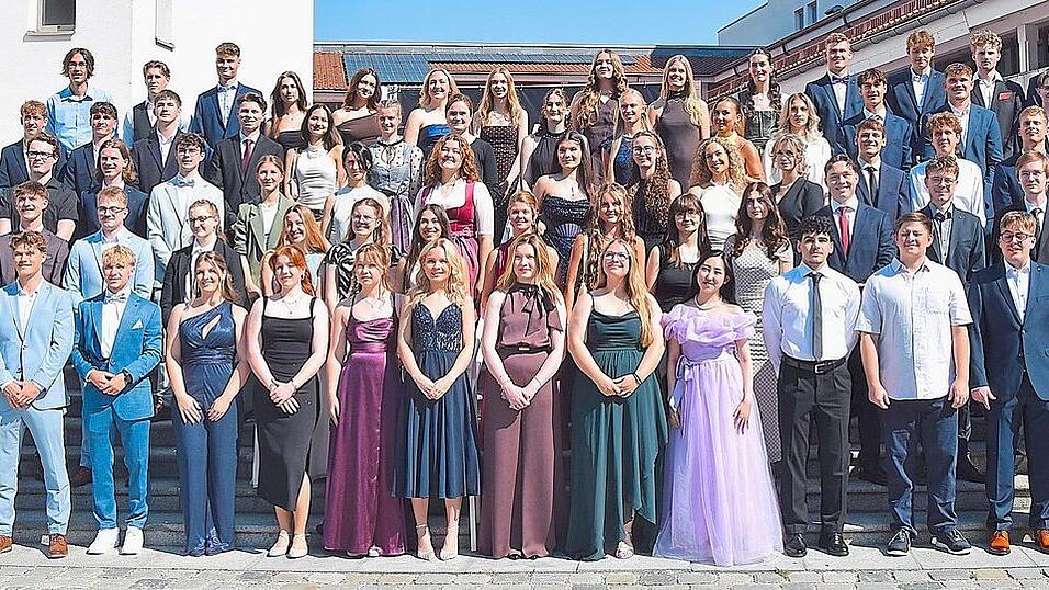 Die diesj&auml;hrigen Absolventen des Gymnasiums Dingolfing erhielten am Freitag ihre Abschlusszeugnisse.