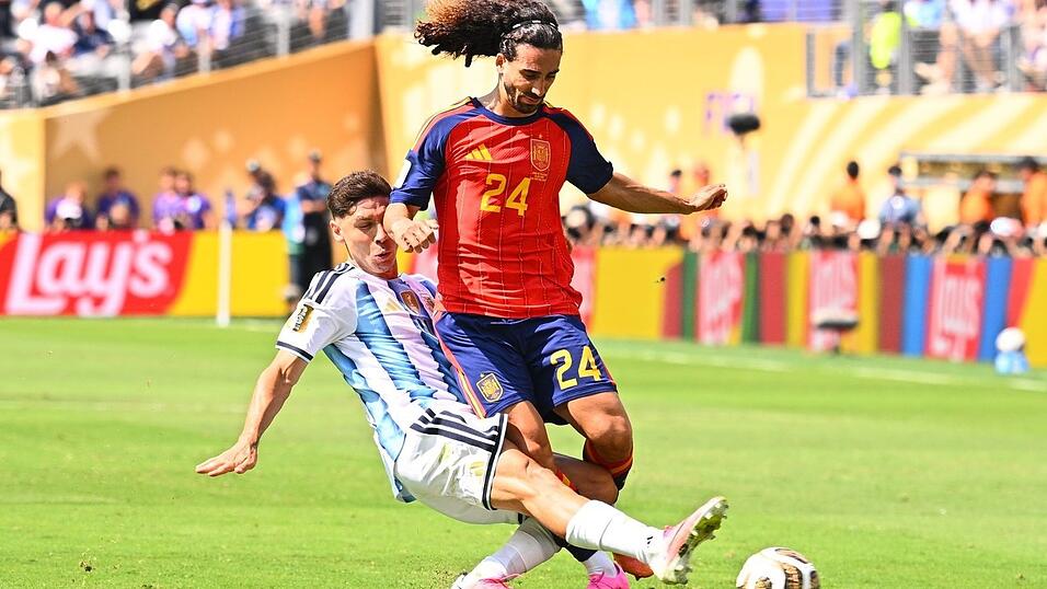 Argentinien kam über robuste Zweikämpfe ins Spiel. Argentinien kam über robuste Zweikämpfe ins Spiel.