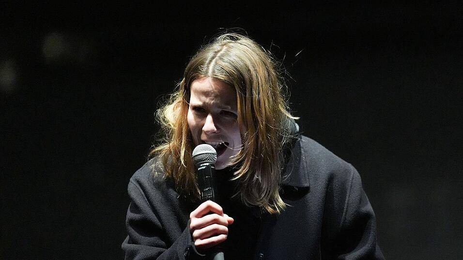 Luisa Neubauer sprach zum Abschluss der Kundgebung. Luisa Neubauer sprach zum Abschluss der Kundgebung.