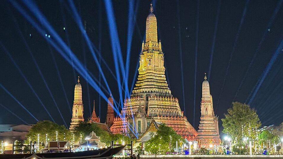 Tipps zu Bangkoks Wahrzeichen oder zu Thailands Inselwelt? Tatai steht mit Rat und Tat zur Seite. Tipps zu Bangkoks Wahrzeichen oder zu Thailands Inselwelt? Tatai steht mit Rat und Tat zur Seite.