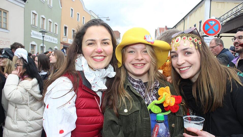 Beste Stimmung herrschte beim Rosenmontagszug in Geisenhausen.