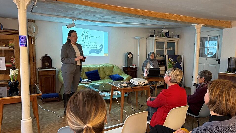 Bei den Veranstaltungen des Projekts werden Vorträge gehalten, Fragen beantwortet und Resourcen bereitgestellt. Bei den Veranstaltungen des Projekts werden Vorträge gehalten, Fragen beantwortet und Resourcen bereitgestellt.