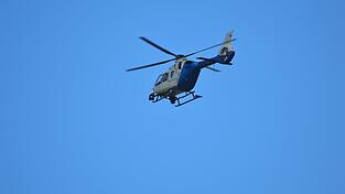 Sogar ein Polizeihubschrauber ist bei der Suche zum Einsatz gekommen - am Ende erfolglos. (Symbolbild)