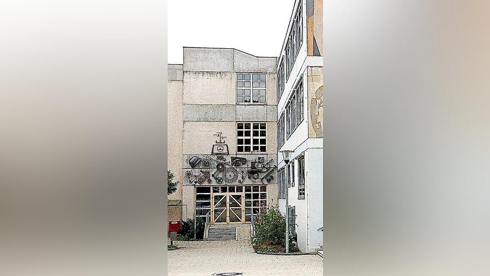 So hat es ausgesehen, das Relief von Josef Eberl, das seit 1980 an der Fassade der Berufsschule hing.