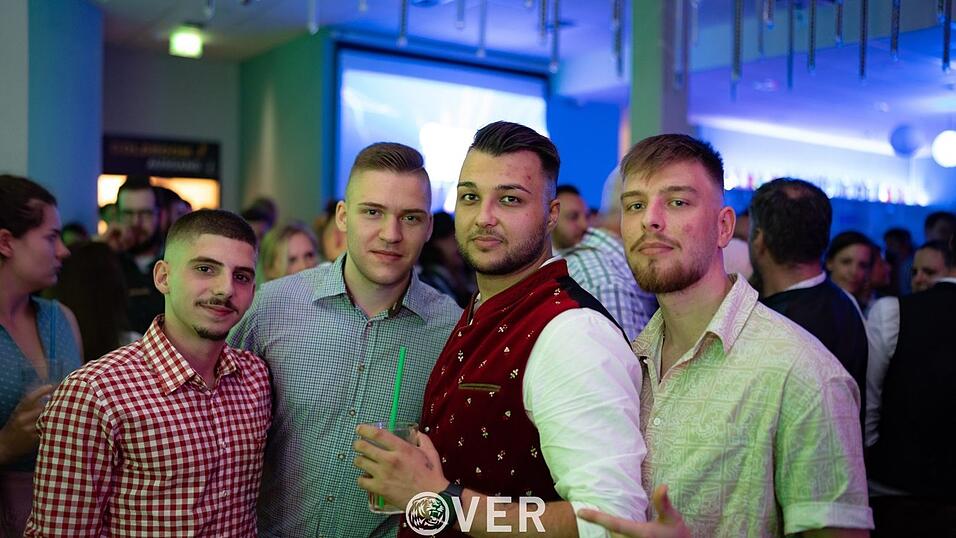 Auch am zweiten Volksfestfreitag schauten viele G&auml;ste im Overtime vorbei.