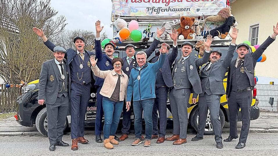 Die Jungs vom Lautsprecherwagen zu Besuch bei Landrat Peter Dreier und seiner Frau Petra. Die Jungs vom Lautsprecherwagen zu Besuch bei Landrat Peter Dreier und seiner Frau Petra.