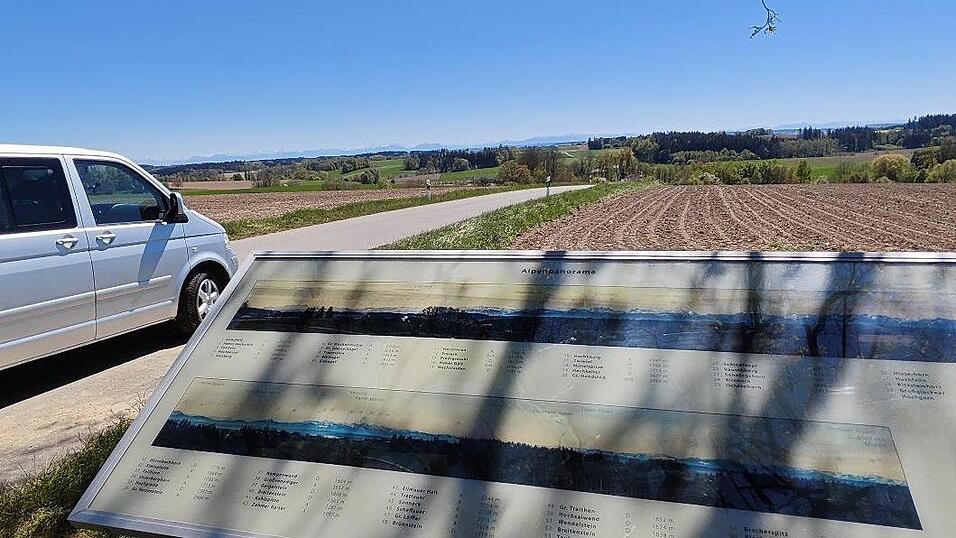 K&ouml;nnte ein Lieblingsplatzerl sein - zumindest eines der vielen von LZ-Lokalchef Michael Faa&szlig;: Der Aussichtspunkt Gansen&ouml;d bei Haunzenbergers&ouml;ll. Von hier aus hat man einen unversperrten Blick &uuml;ber das Inntal in die Chiemgauer und Berchtesgadener Alpen.