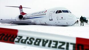 Eine aus Wien kommende Fokker 70 muss 2004 notlanden (Archivbild) Eine aus Wien kommende Fokker 70 muss 2004 notlanden (Archivbild)