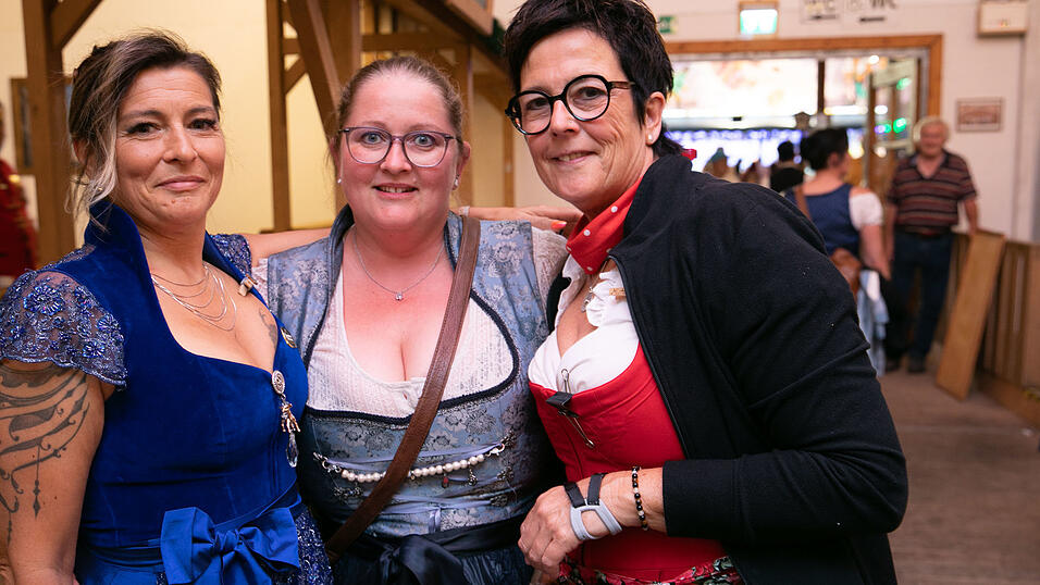 Die Partybilder vom Montag, 18. August, aus dem Festzelt Greindl. Die Partybilder vom Montag, 18. August, aus dem Festzelt Greindl.