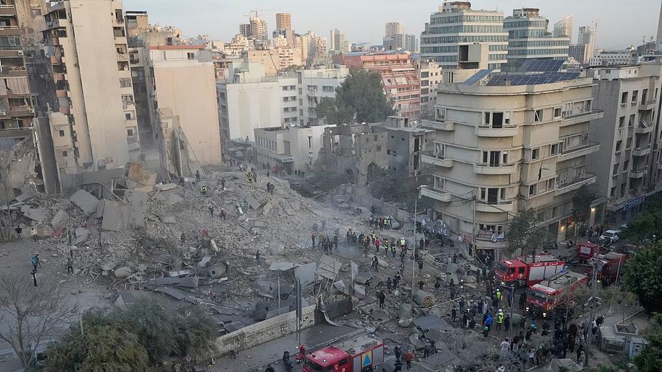 Ein israelischer Luftangriff hat in der libanesischen Hauptstadt ein mehrst&ouml;ckiges Geb&auml;ude dem Erdboden gleichgemacht.