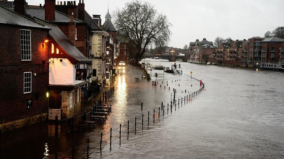 Überschwemmte Straßen im englischen York. Überschwemmte Straßen im englischen York.
