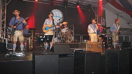 Die M&uuml;nchner Kultband Blechblos&rsquo;n spielt z&uuml;nftig auf.