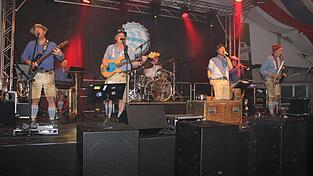Die M&uuml;nchner Kultband Blechblos&rsquo;n spielt z&uuml;nftig auf.