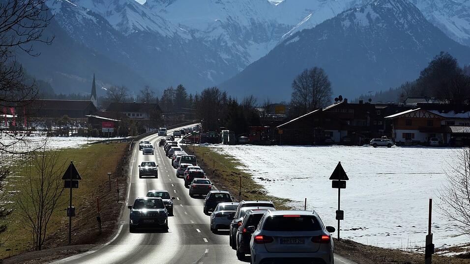 In höheren Lagen können sich Ausflügler auf Sonnenstunden freuen. (Symbolbild) In höheren Lagen können sich Ausflügler auf Sonnenstunden freuen. (Symbolbild)